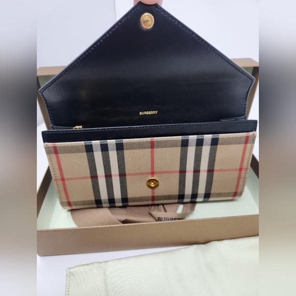 Pre-Owned Burberry Wallet - Picture 3 of 9